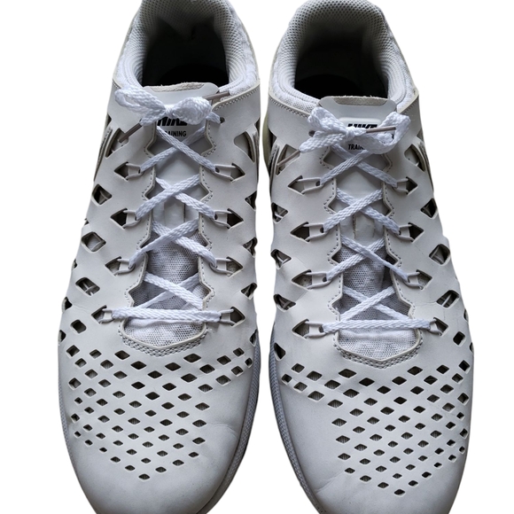 Nike White and Black Athletic Shoes main image 4
